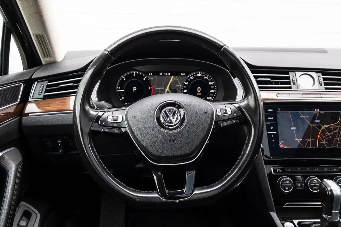 VOLKSWAGEN PASSAT