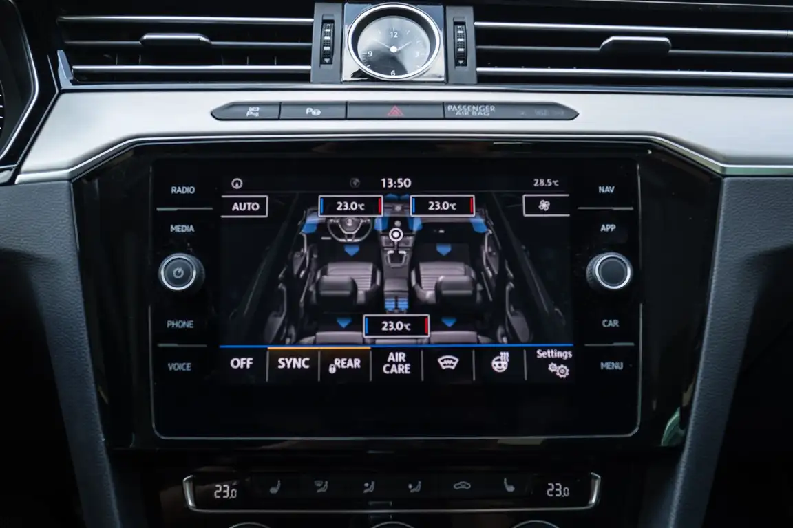 VOLKSWAGEN PASSAT