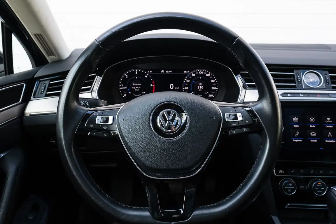 VOLKSWAGEN PASSAT