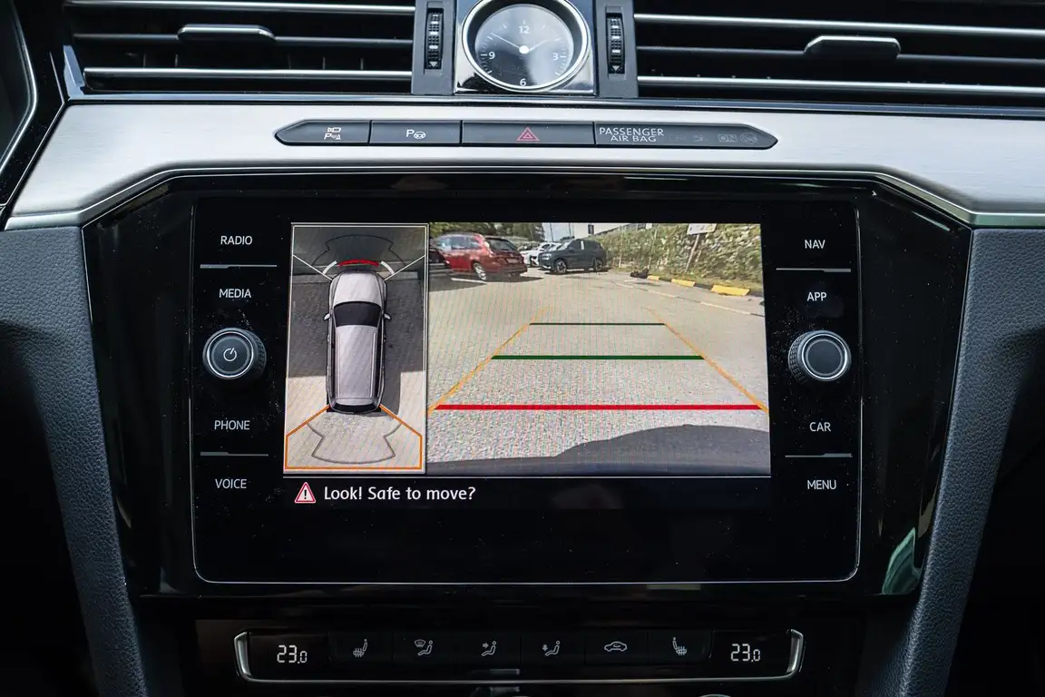VOLKSWAGEN PASSAT