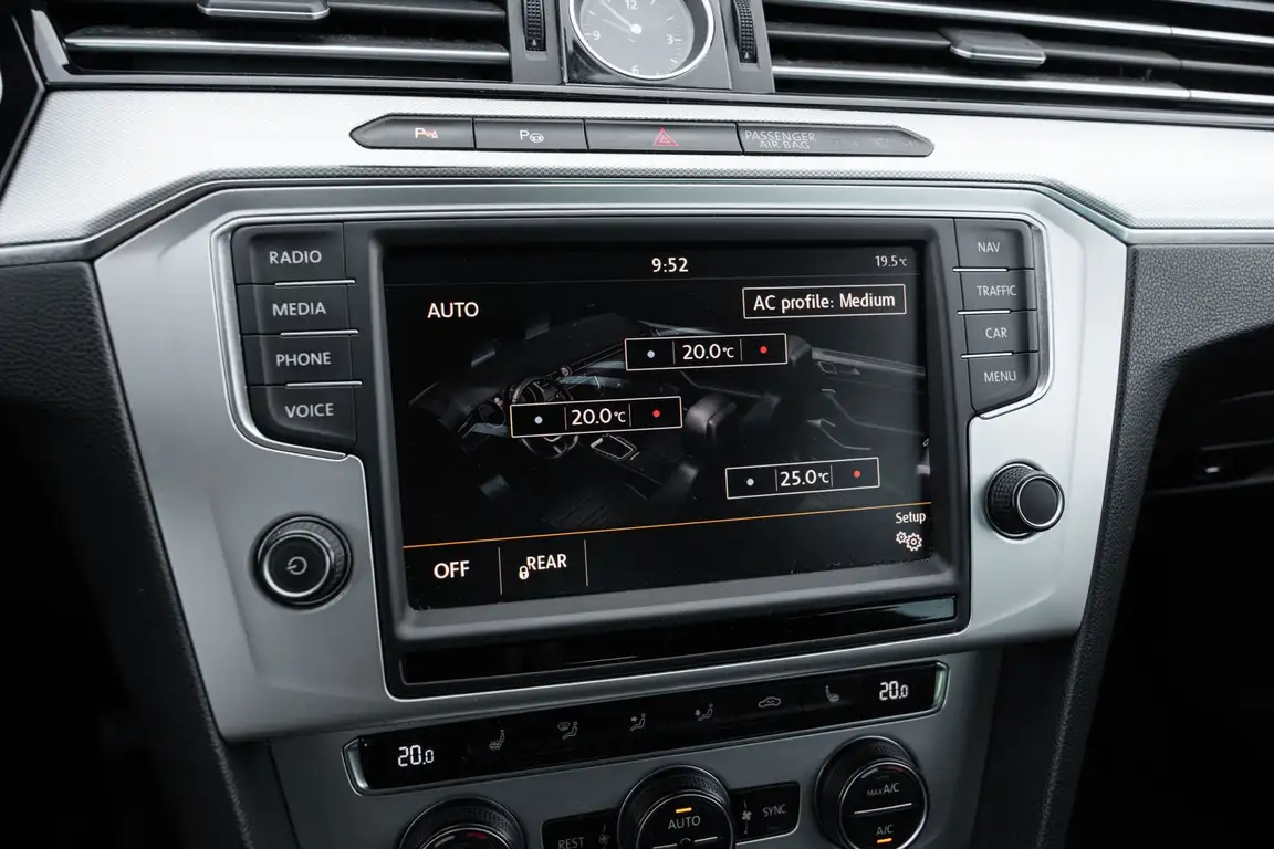 VOLKSWAGEN PASSAT
