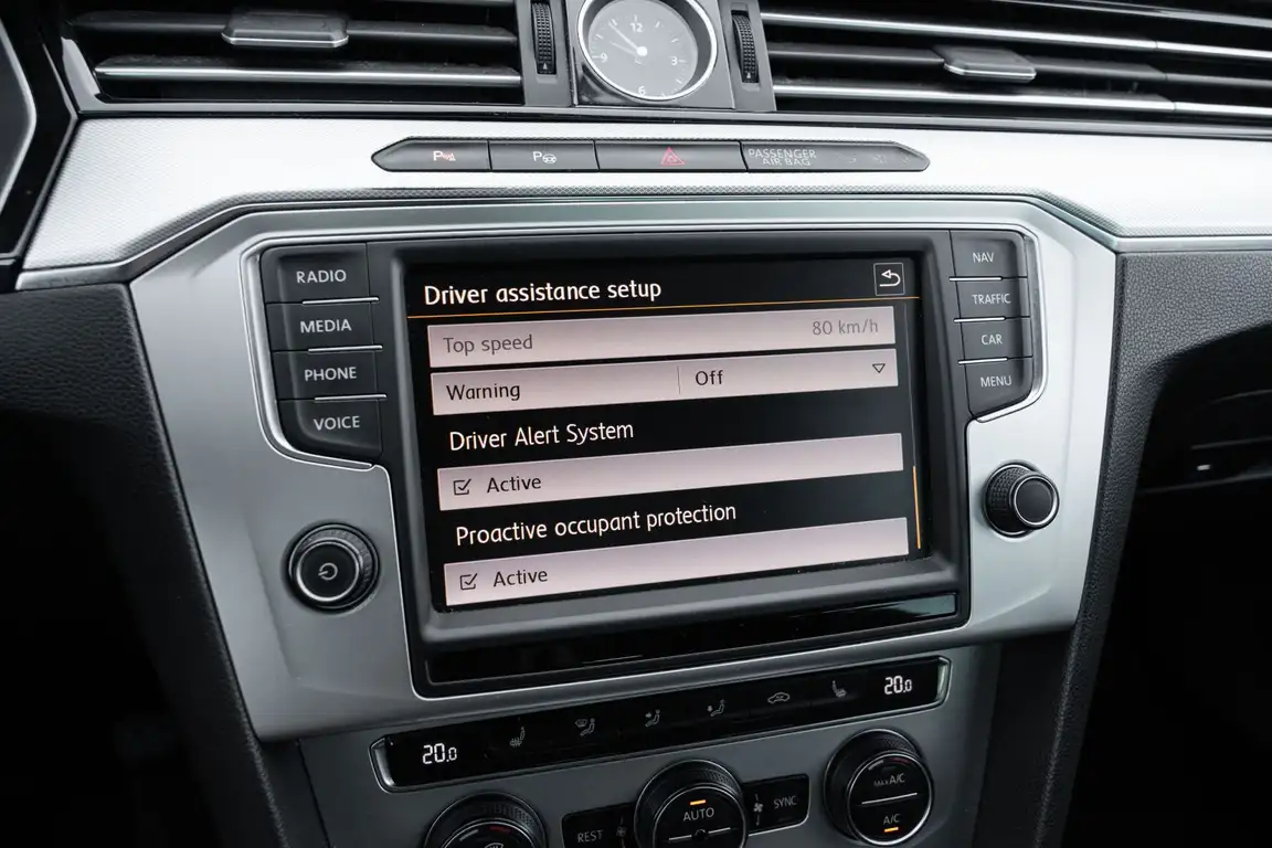 VOLKSWAGEN PASSAT