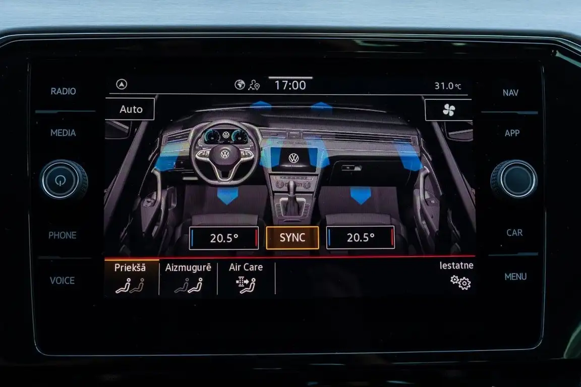 VOLKSWAGEN PASSAT