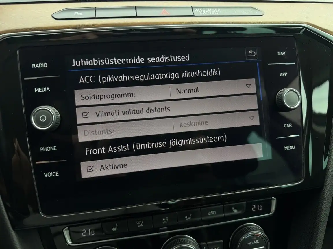 VOLKSWAGEN PASSAT