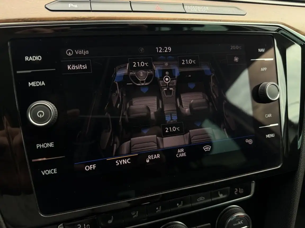 VOLKSWAGEN PASSAT