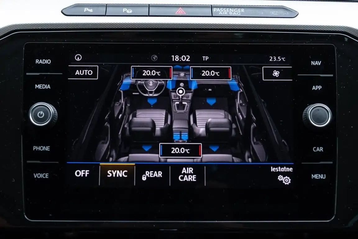 VOLKSWAGEN PASSAT