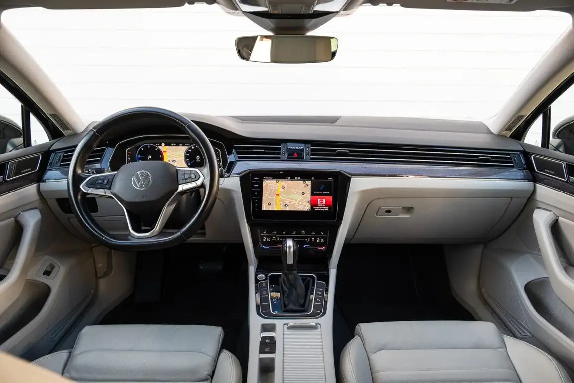 VOLKSWAGEN PASSAT