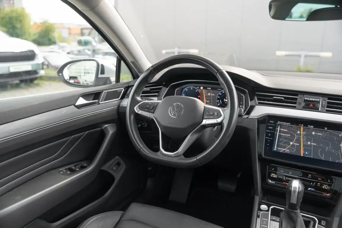 VOLKSWAGEN PASSAT