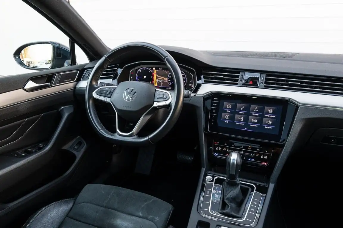 VOLKSWAGEN PASSAT