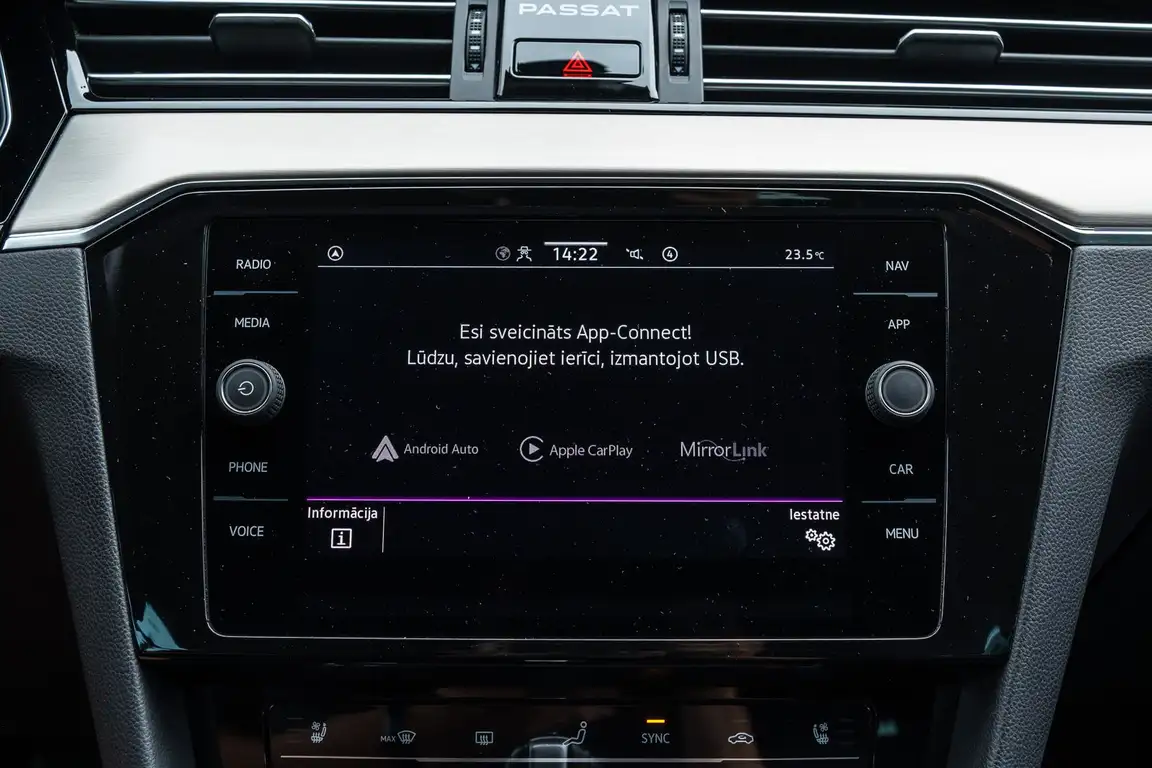 VOLKSWAGEN PASSAT