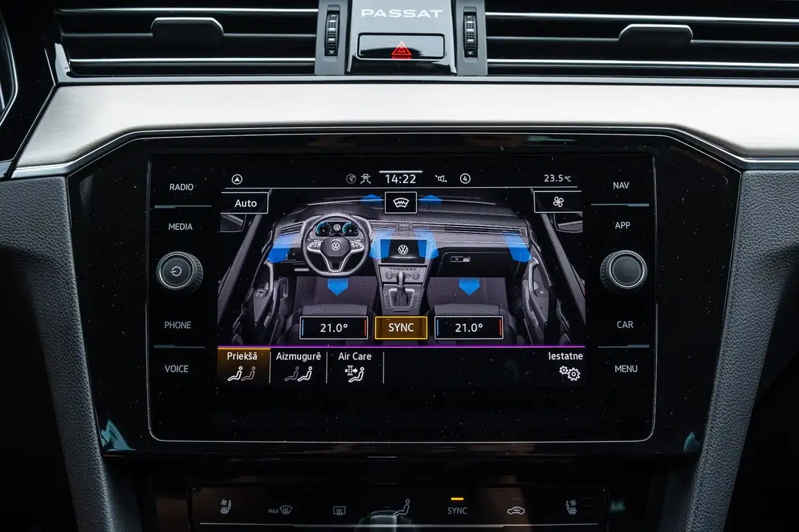 VOLKSWAGEN PASSAT