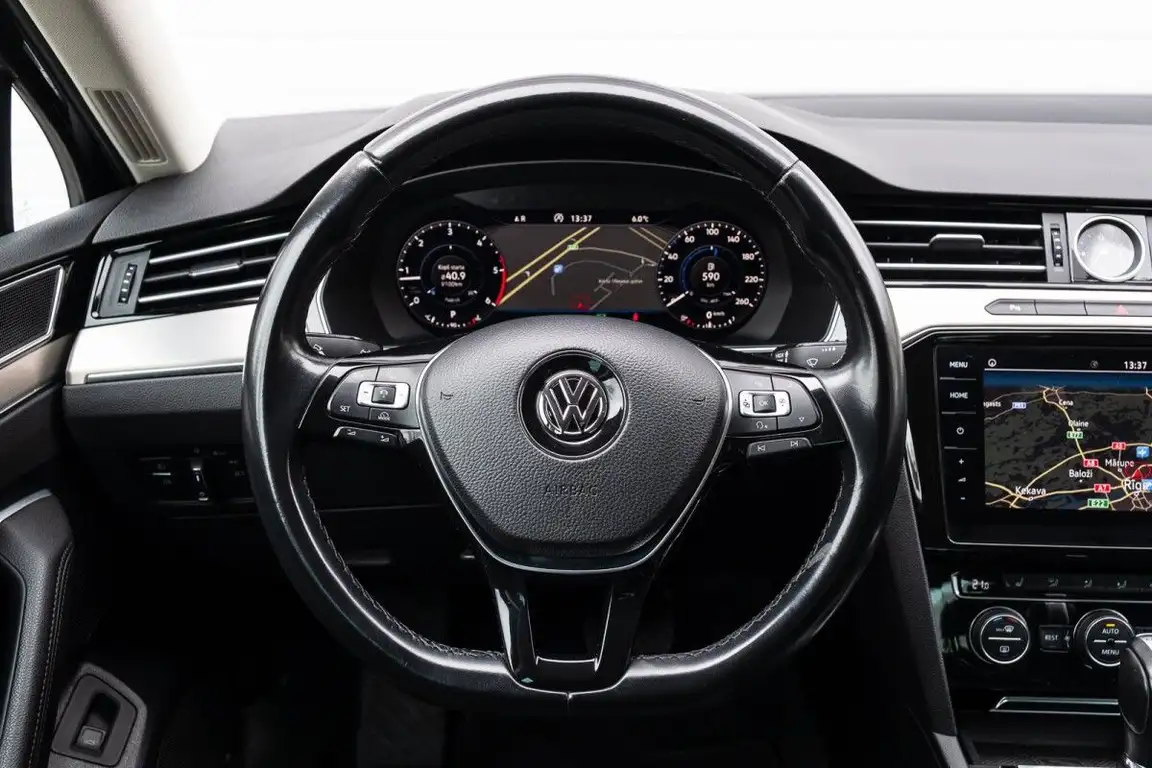 VOLKSWAGEN PASSAT