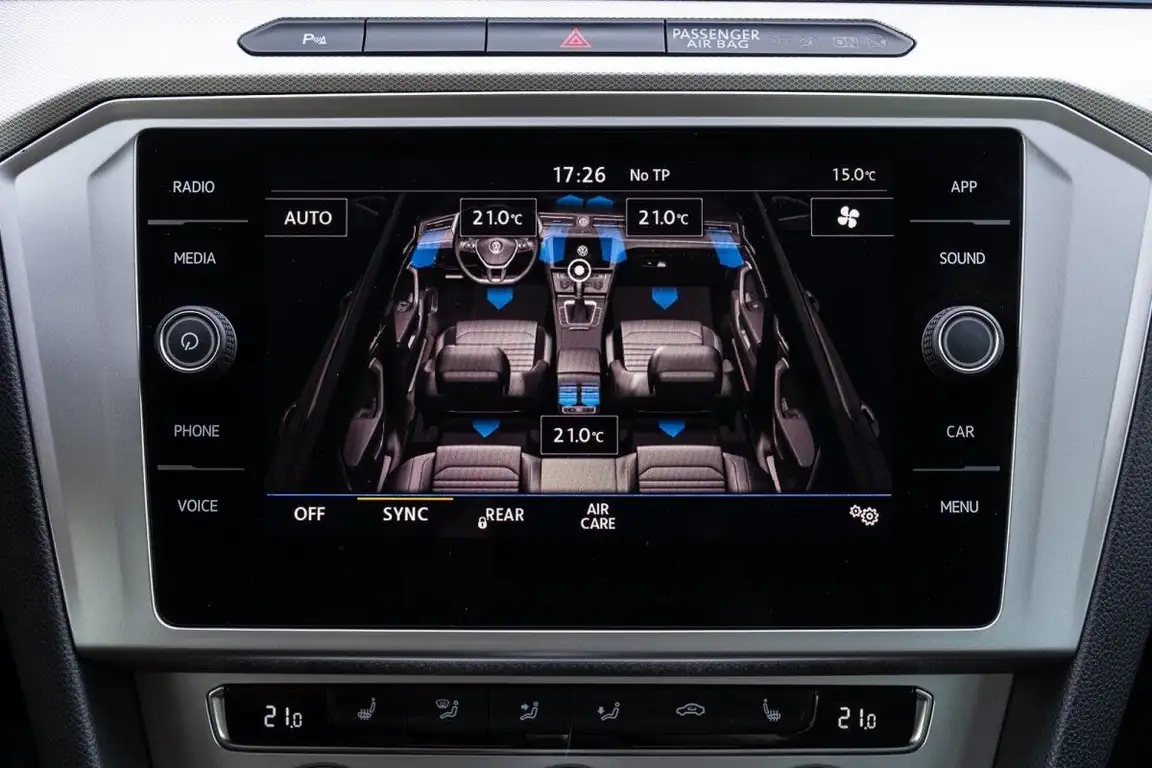 VOLKSWAGEN PASSAT