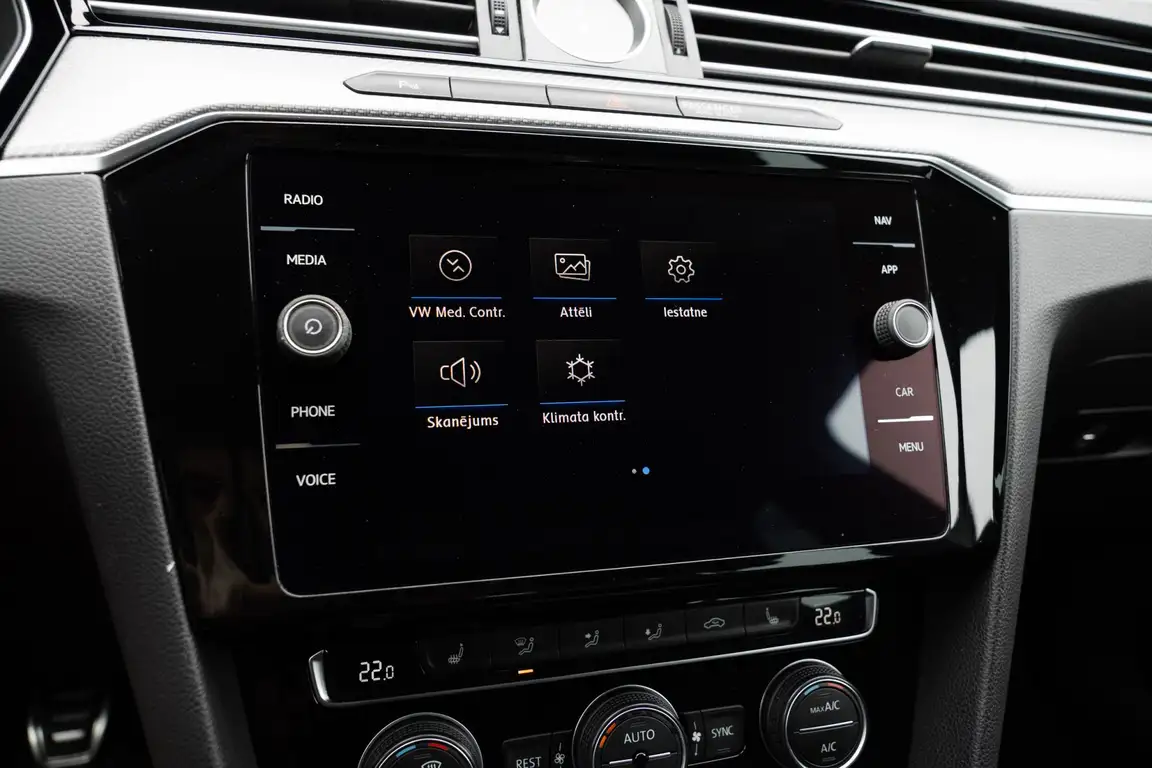 VOLKSWAGEN PASSAT