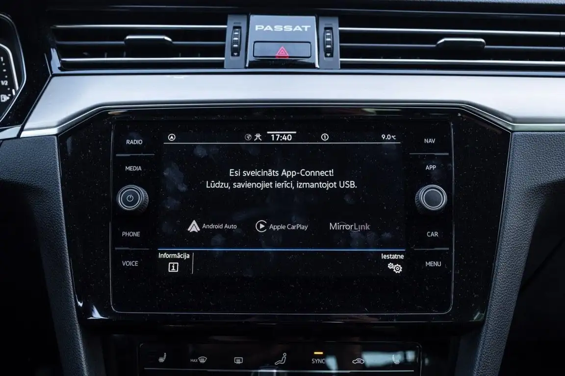 VOLKSWAGEN PASSAT