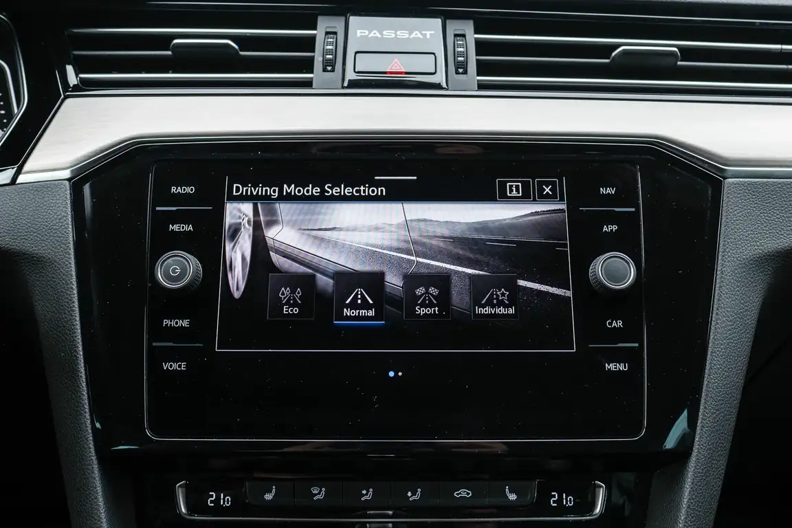 VOLKSWAGEN PASSAT