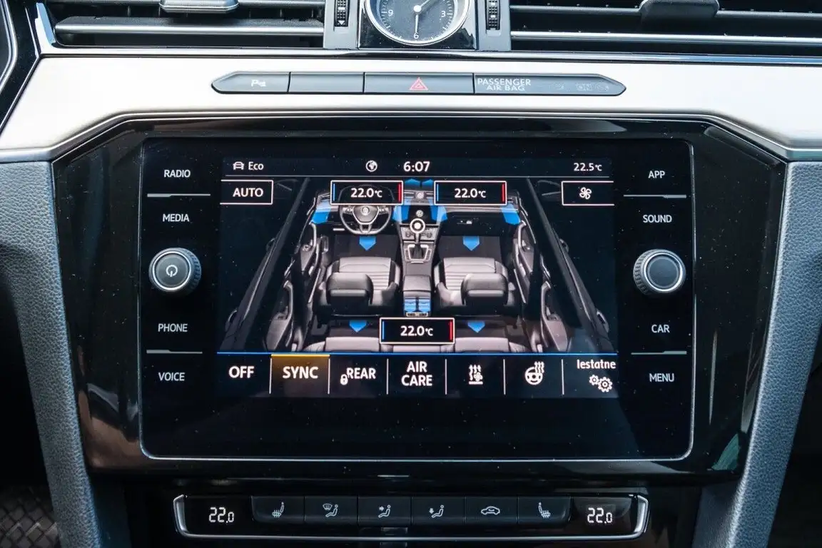 VOLKSWAGEN PASSAT