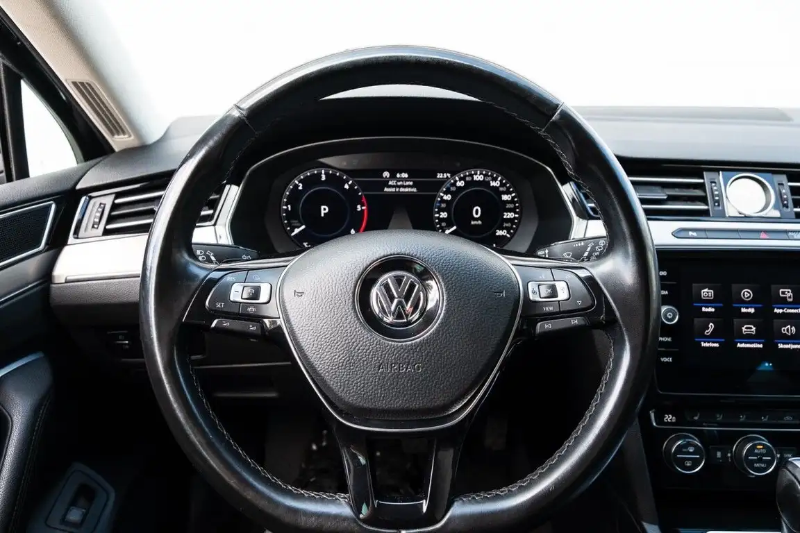 VOLKSWAGEN PASSAT