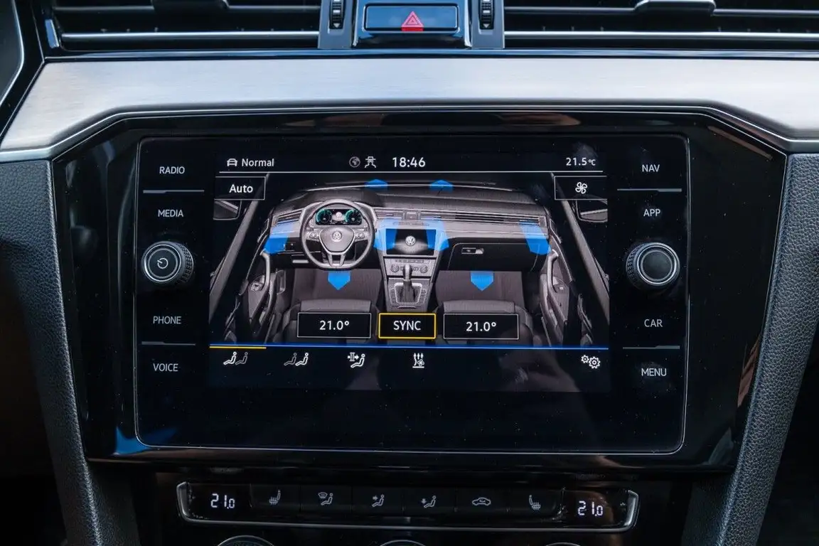 VOLKSWAGEN PASSAT