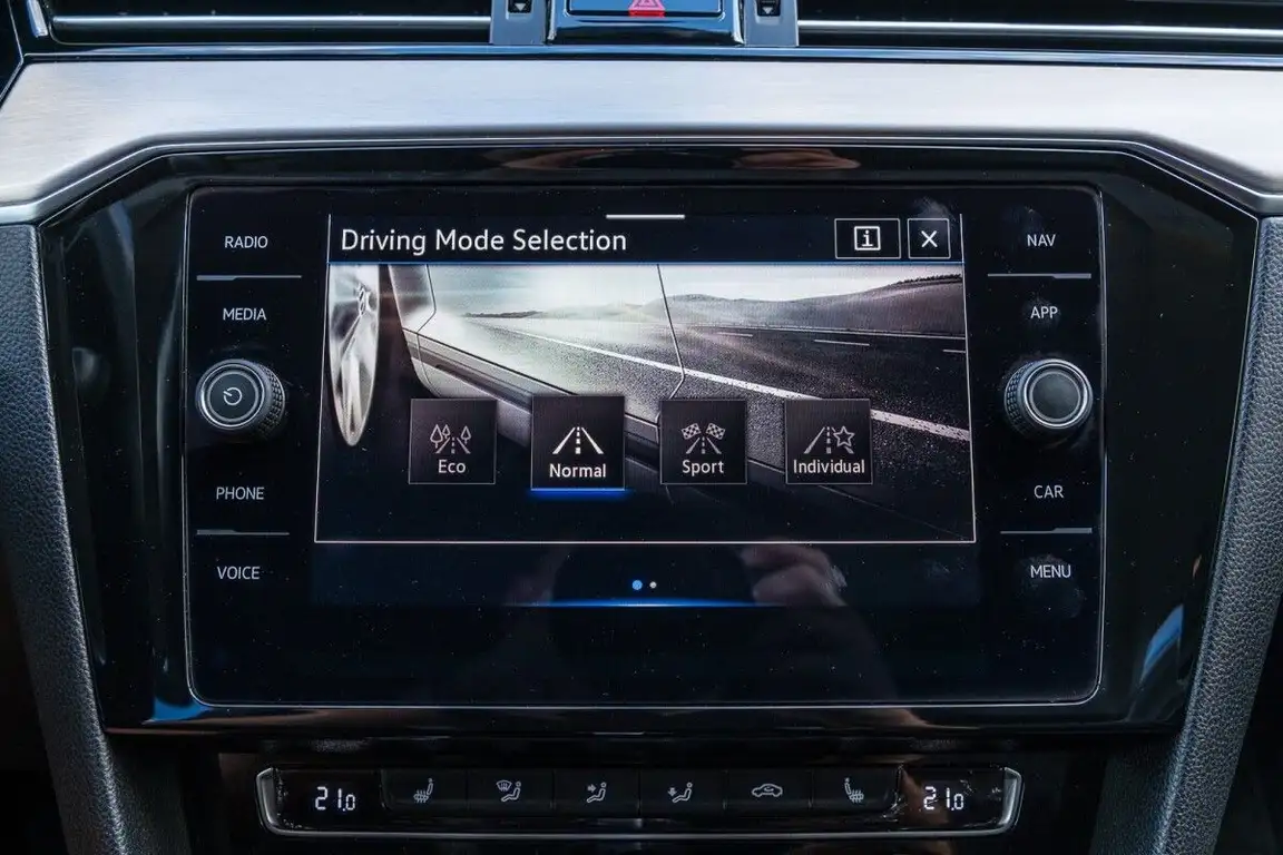 VOLKSWAGEN PASSAT