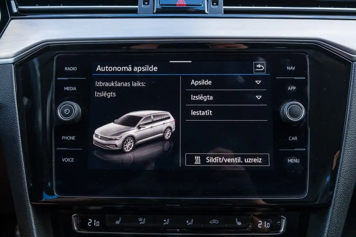 VOLKSWAGEN PASSAT