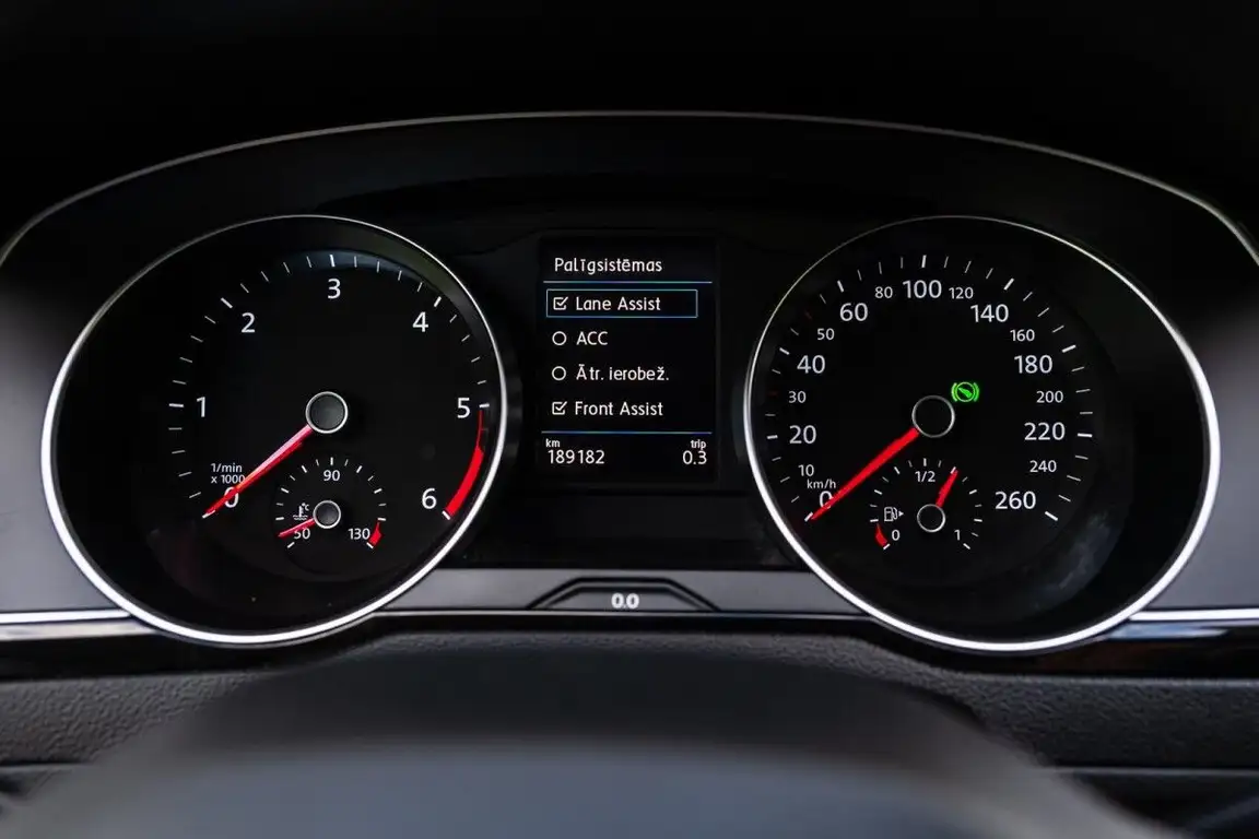 VOLKSWAGEN PASSAT