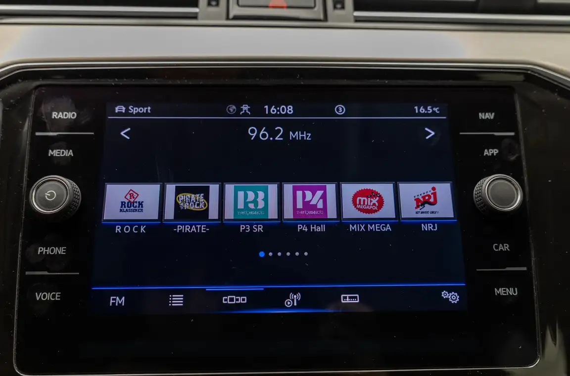 VOLKSWAGEN PASSAT