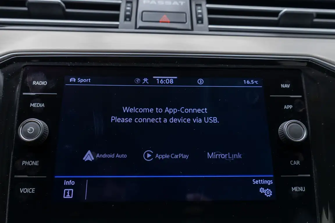 VOLKSWAGEN PASSAT