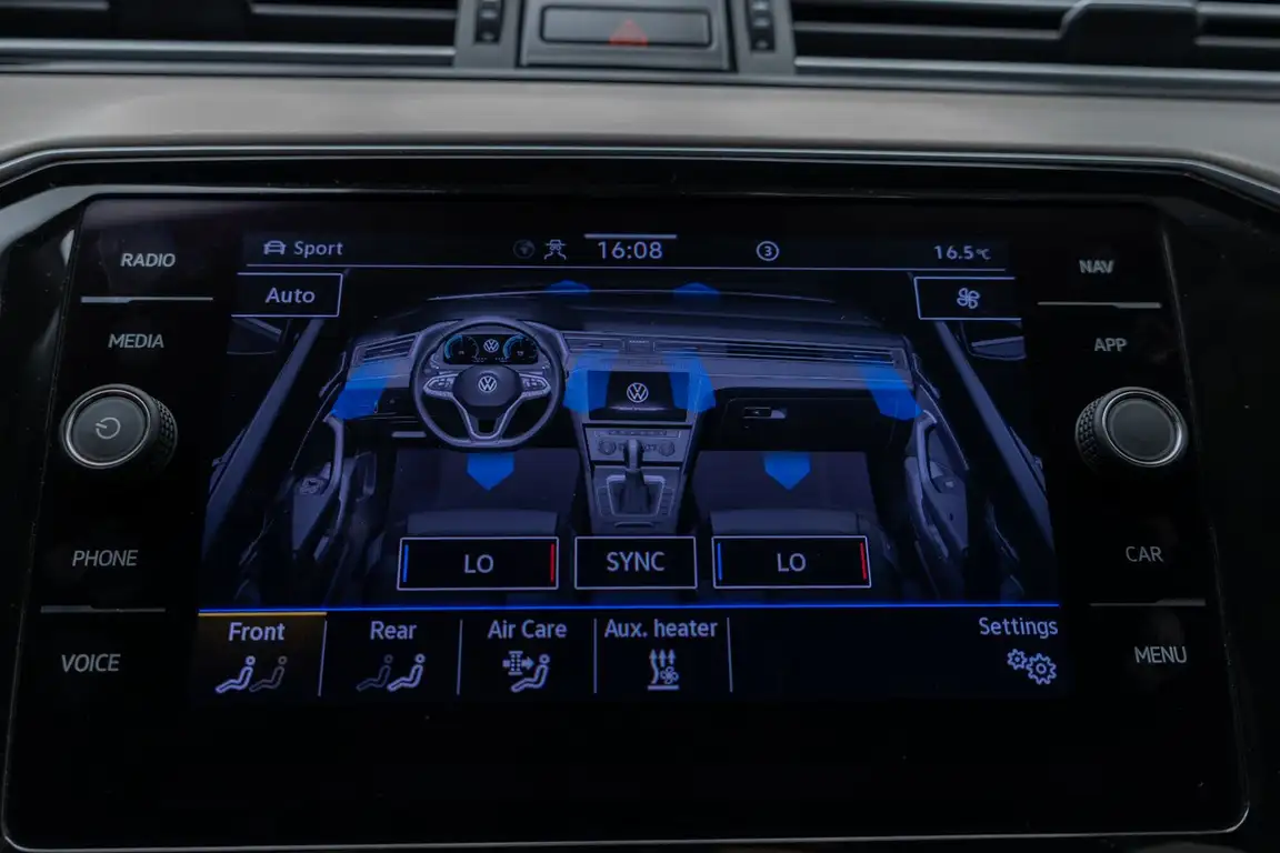 VOLKSWAGEN PASSAT