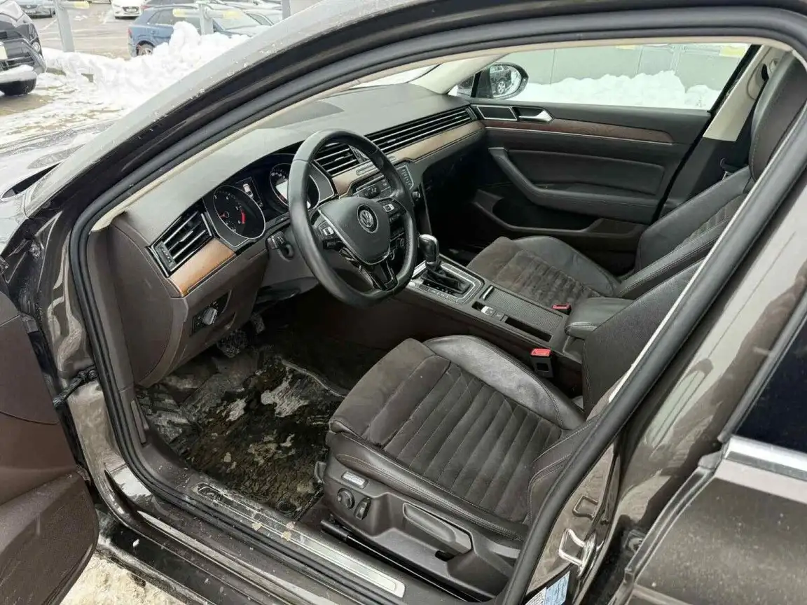VOLKSWAGEN PASSAT