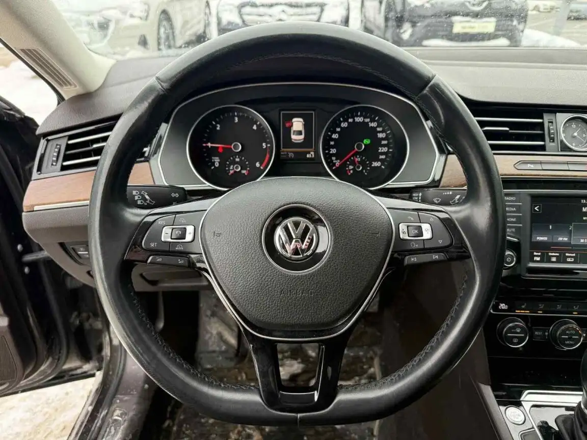 VOLKSWAGEN PASSAT