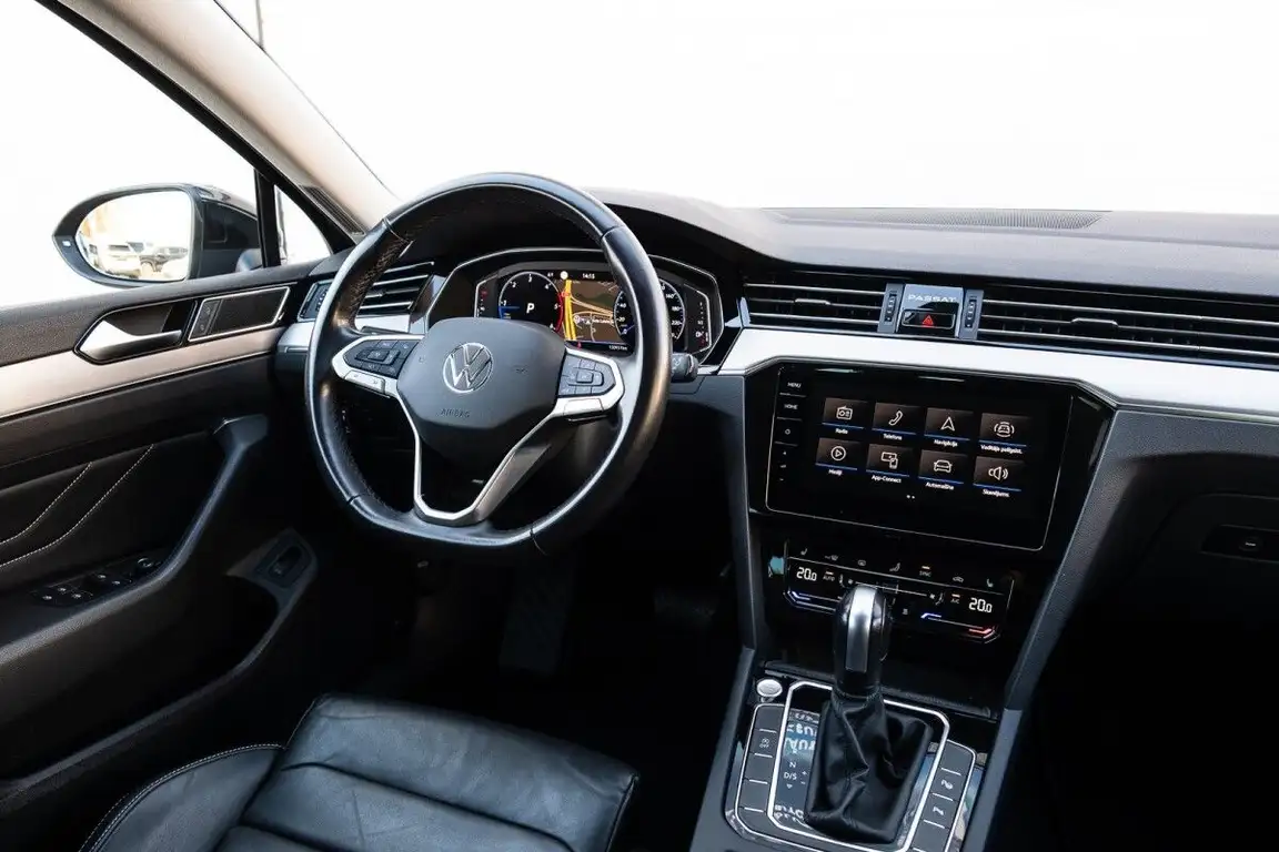 VOLKSWAGEN PASSAT