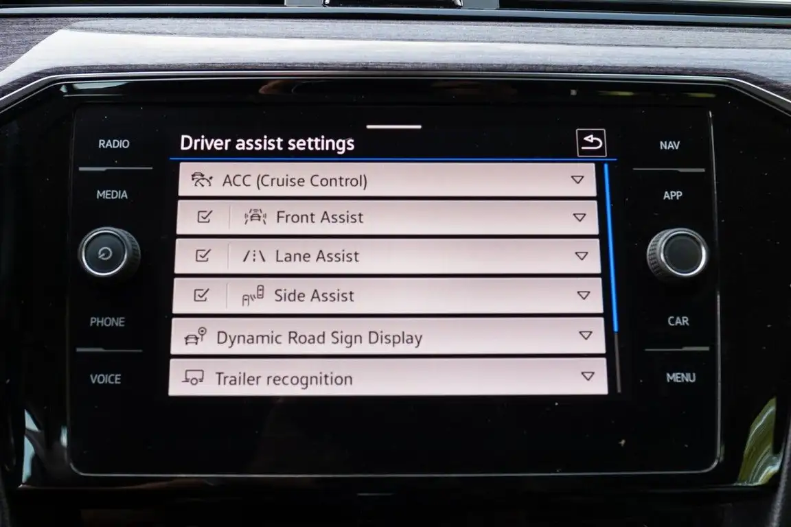 VOLKSWAGEN PASSAT
