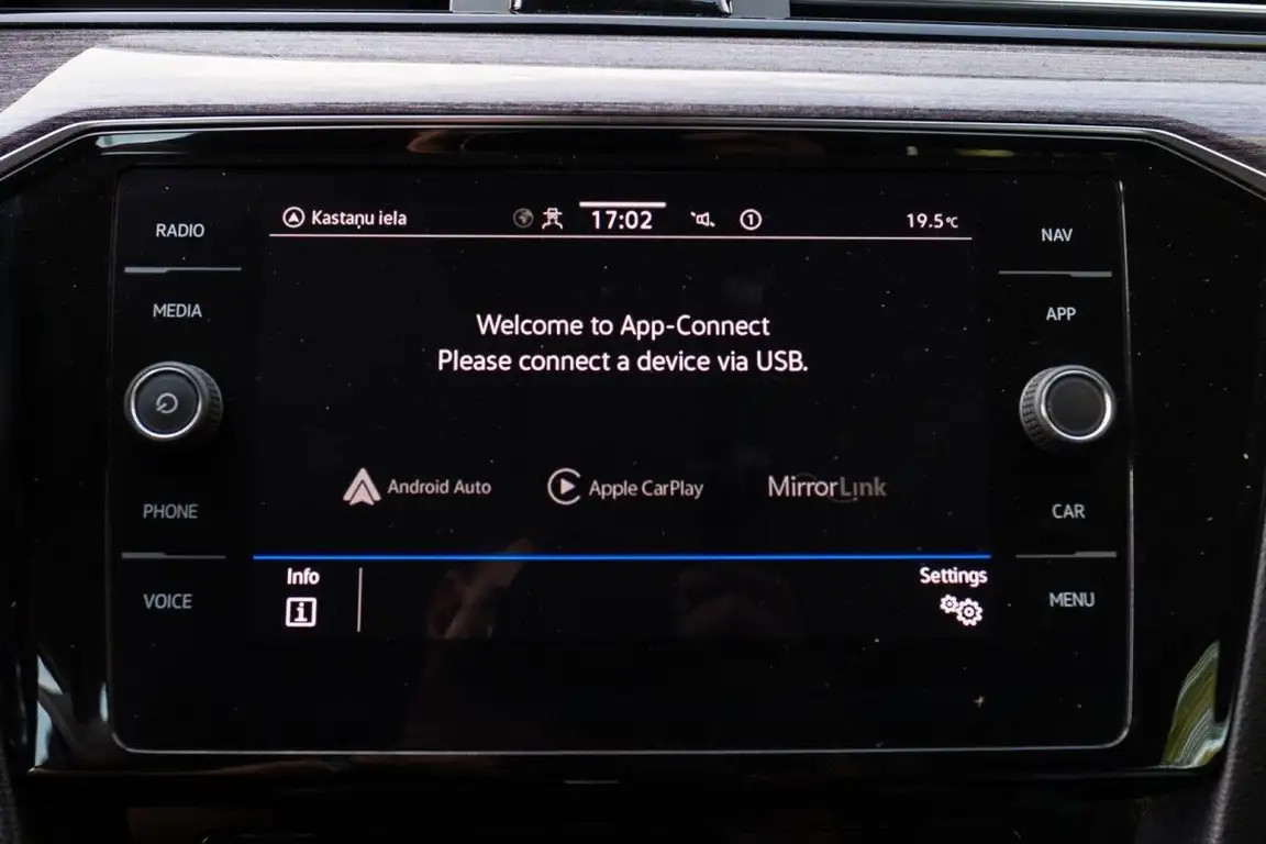 VOLKSWAGEN PASSAT