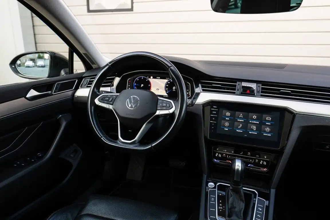 VOLKSWAGEN PASSAT