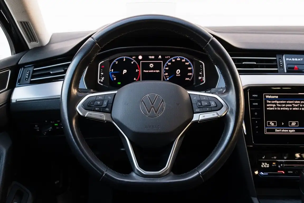 VOLKSWAGEN PASSAT