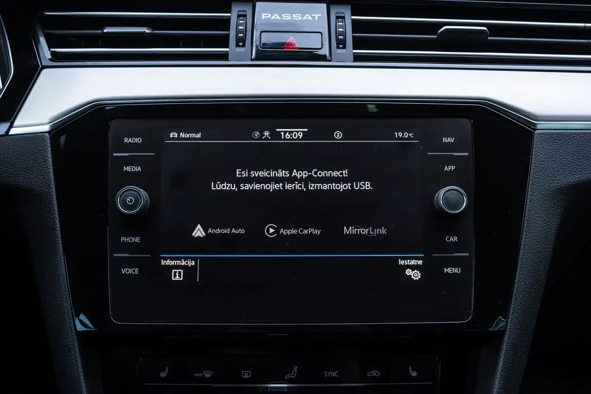 VOLKSWAGEN PASSAT