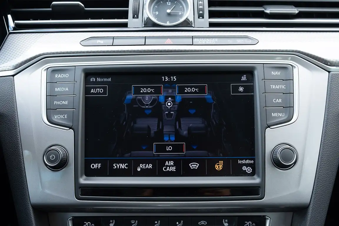 VOLKSWAGEN PASSAT