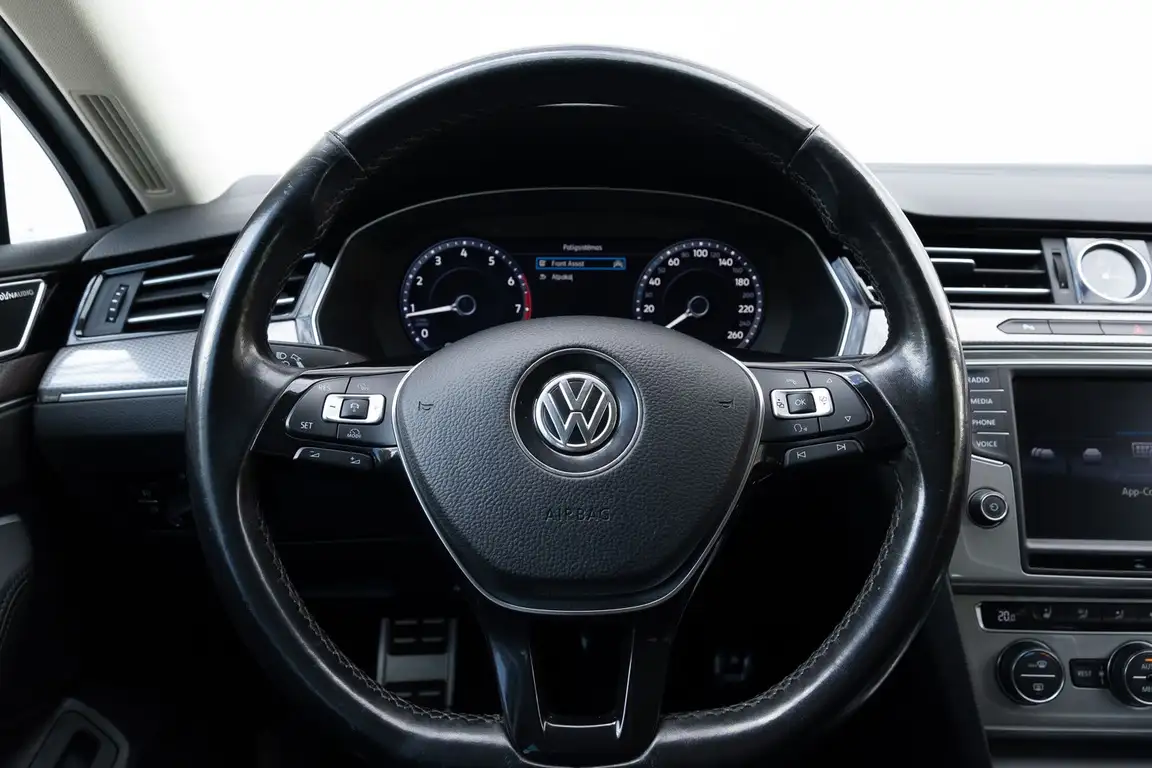 VOLKSWAGEN PASSAT