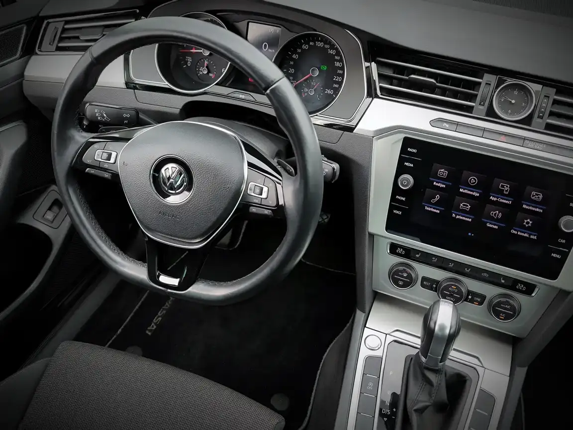 VOLKSWAGEN PASSAT