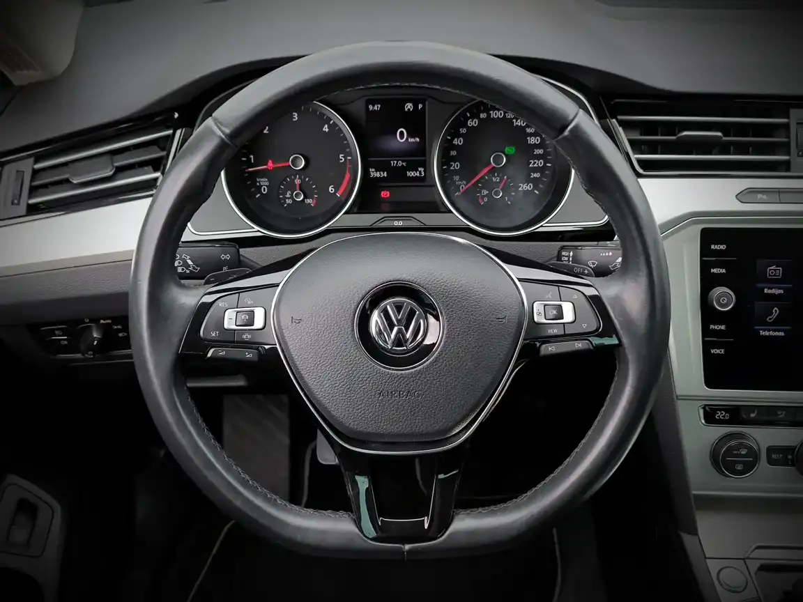 VOLKSWAGEN PASSAT