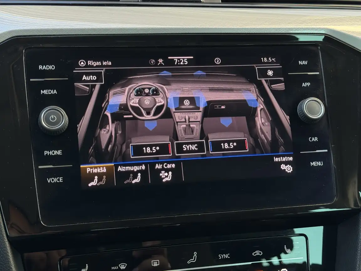 VOLKSWAGEN PASSAT