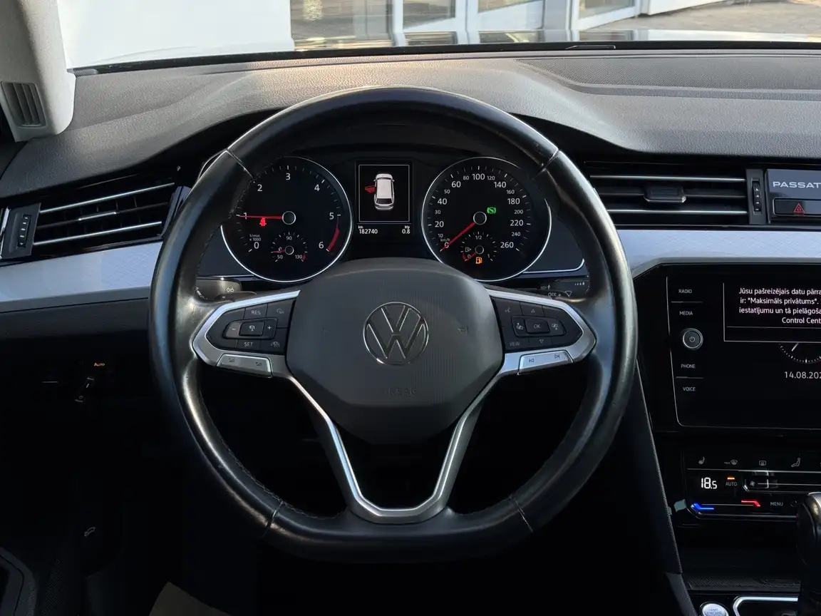 VOLKSWAGEN PASSAT