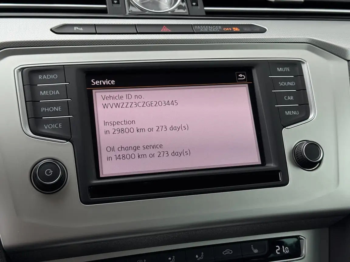 VOLKSWAGEN PASSAT