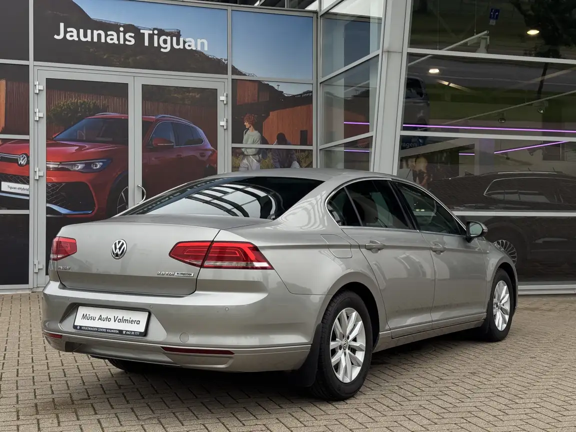 VOLKSWAGEN PASSAT