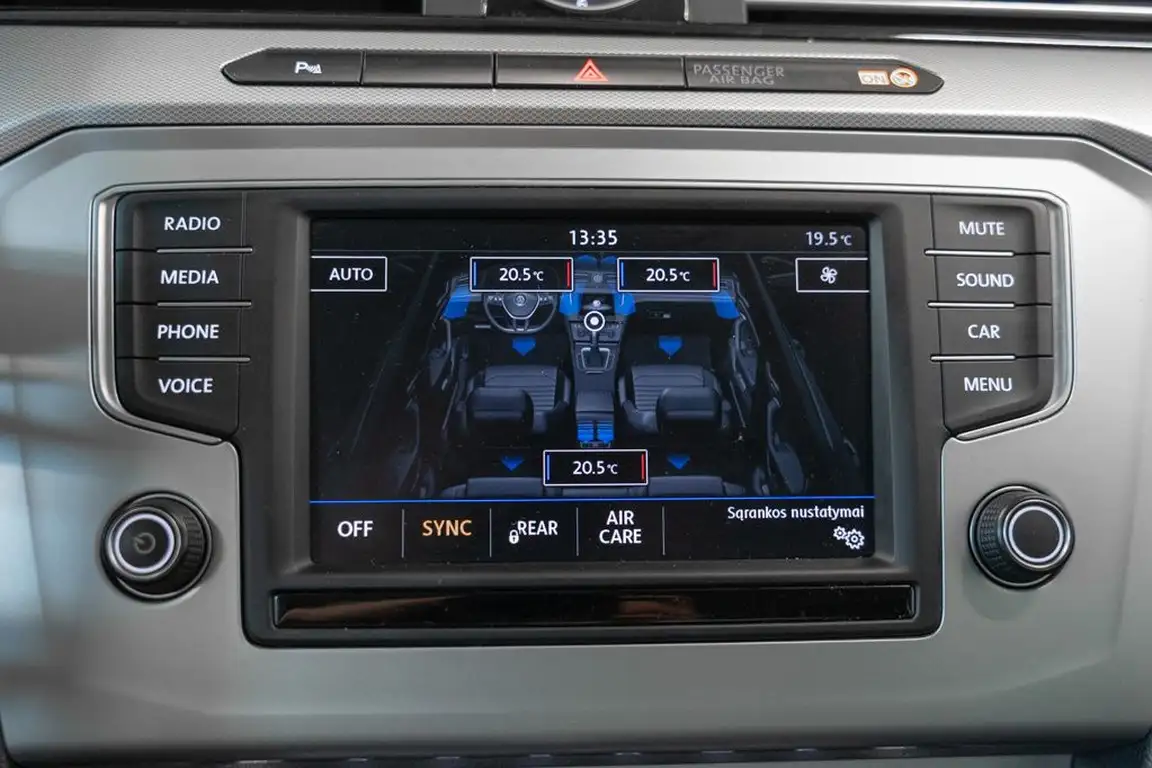 VOLKSWAGEN PASSAT