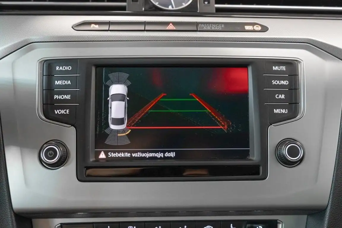 VOLKSWAGEN PASSAT