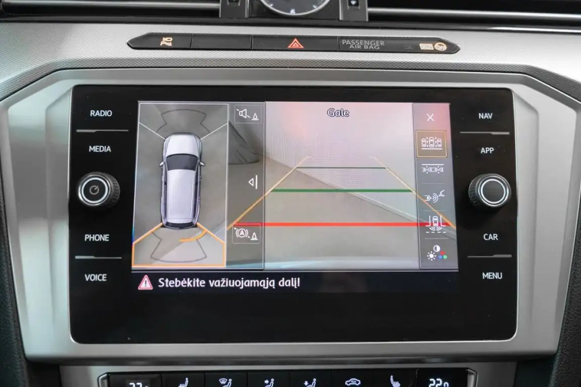 VOLKSWAGEN PASSAT