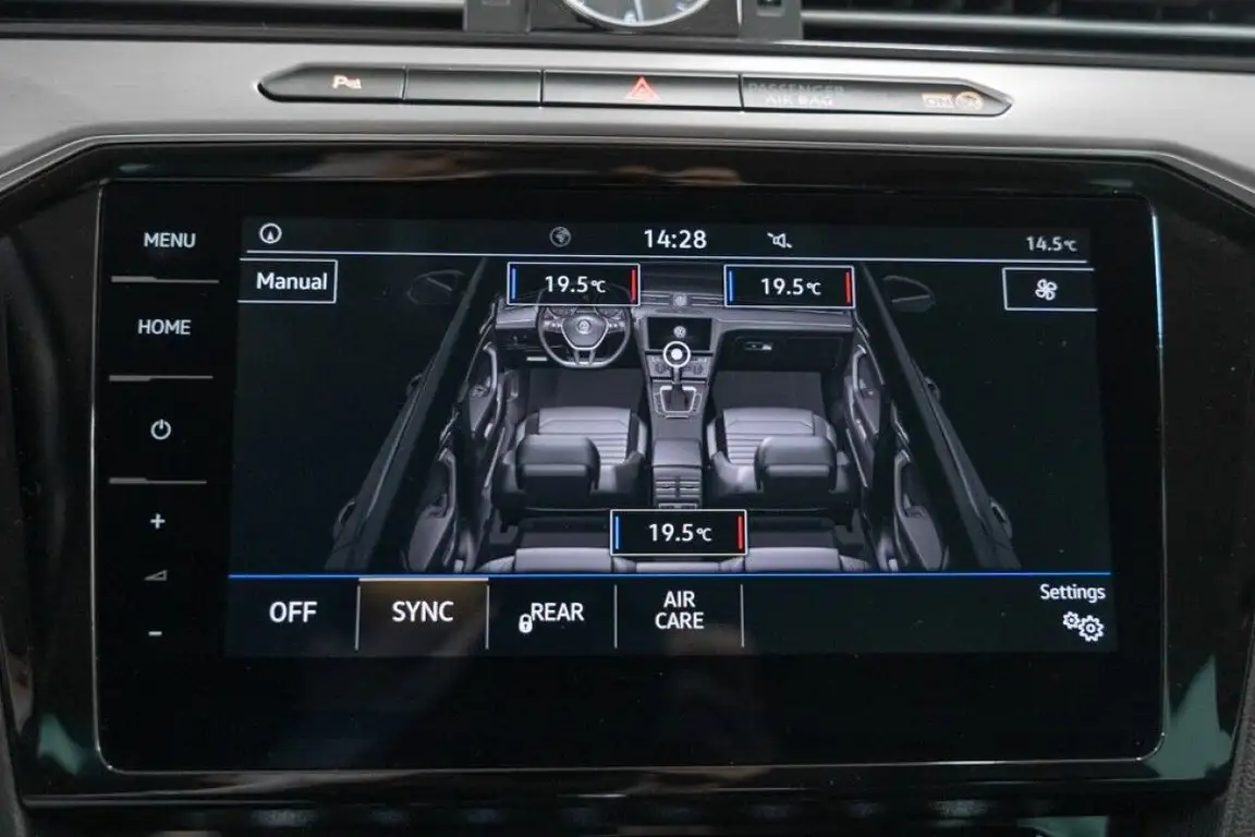 VOLKSWAGEN PASSAT