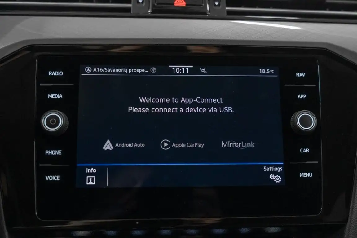 VOLKSWAGEN PASSAT